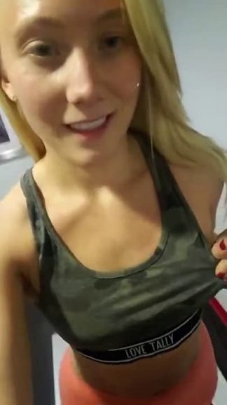 Horny teen gets her Snapchat pussy wet by walking on treadmill