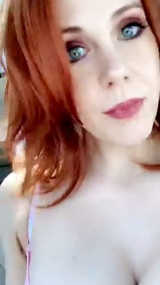 Ginger Snapchat slut masturbates her clit while driving