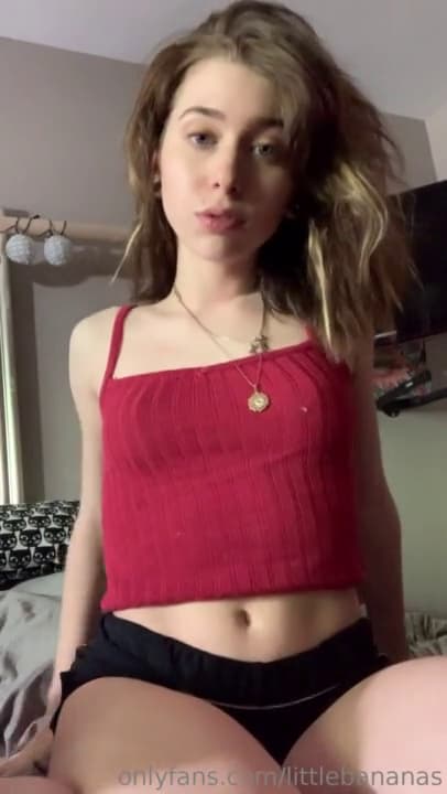 Naked girl on Snapchat horny college cutie shows her beautiful small titties