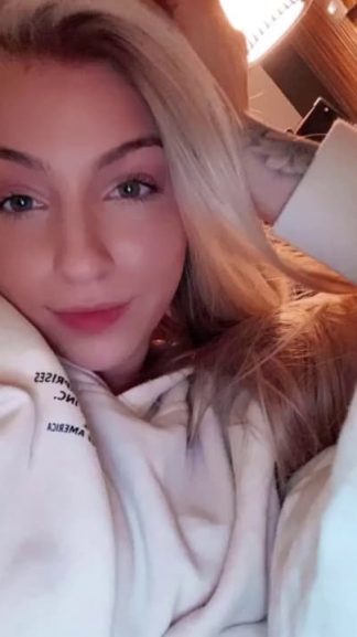 Fit blonde twerks and gets fucked on Snapchat with a cum on her ass