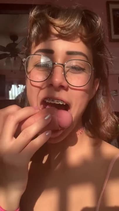 Nerd Braces Cumshot - Slutty nerd with glasses and teeth braces learning how to suck cock on  Snapchat and she does well - FKBAE