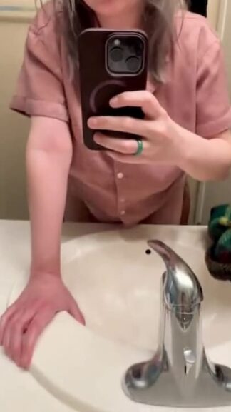 Strange Snapchat slut wants to be fucked in the toilet at a house party